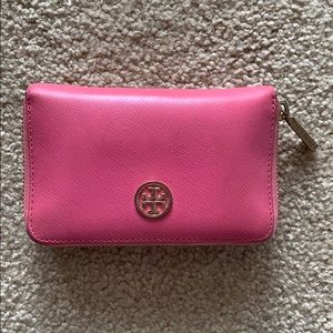 Tory Butch Pink zippy wallet